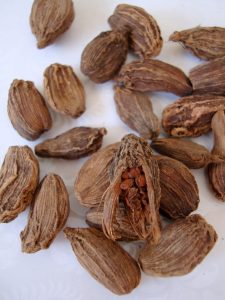 badi elaichi health benefits