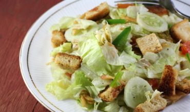 lettuce salad with croutons