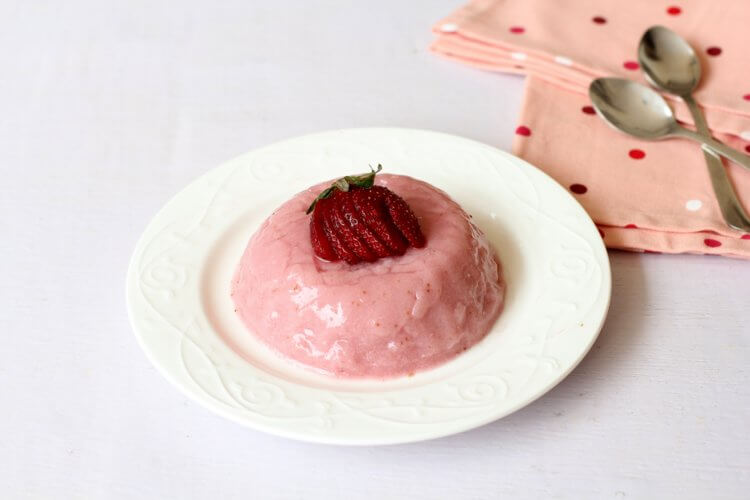 Eggless Strawberry Pudding Recipe